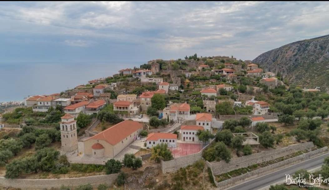 Retzos Rooms Himare Exterior photo