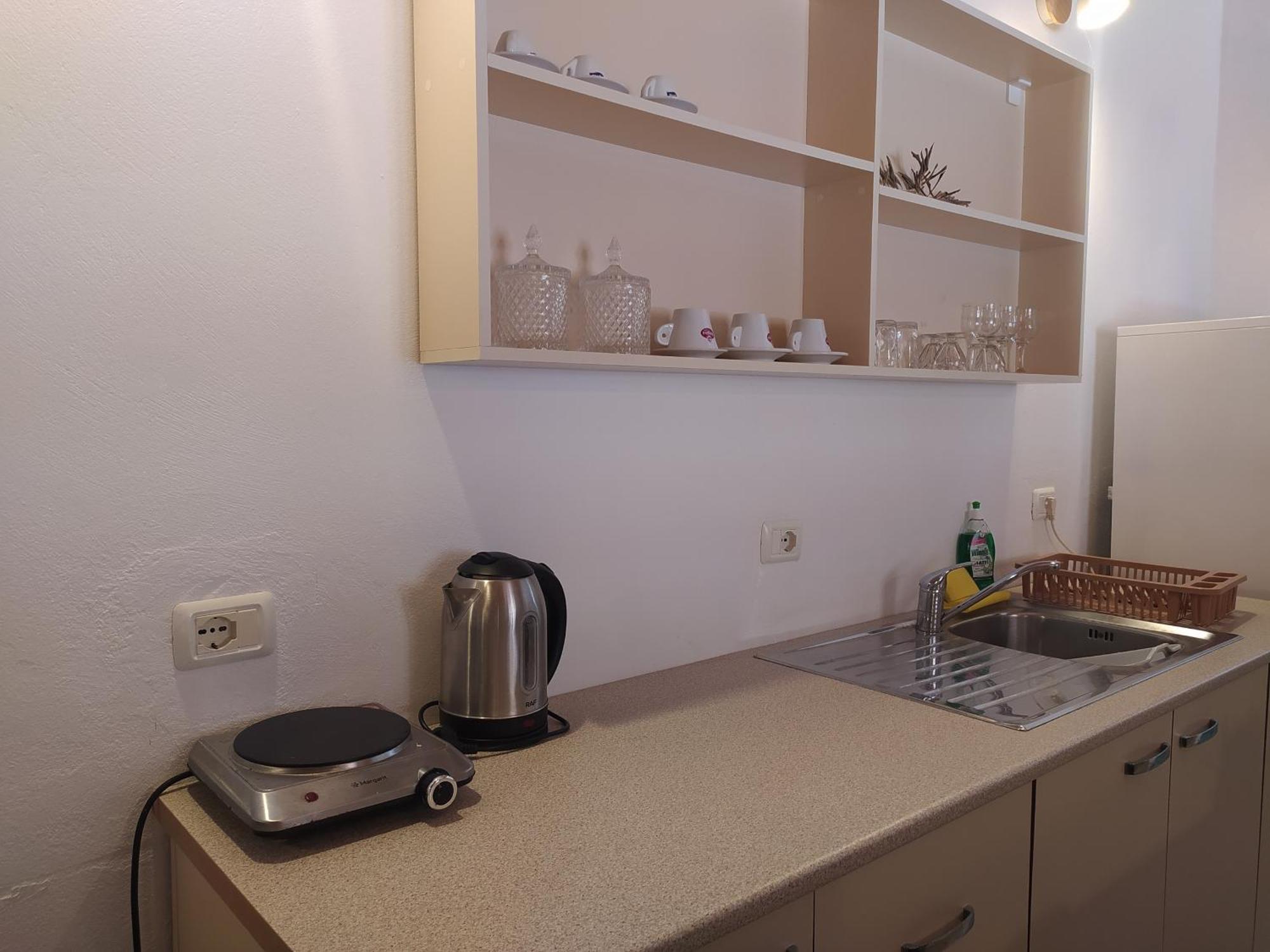 Retzos Rooms Himare Exterior photo